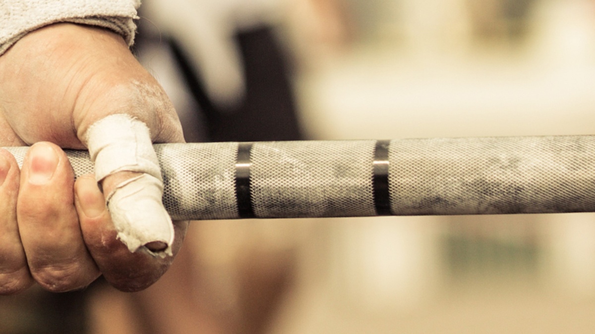 dual-knurling-marks on a multipurpose barbell