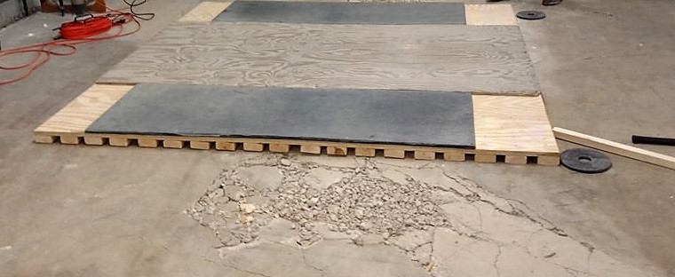 Pulverized concrete by lifting without a weightlifting platform