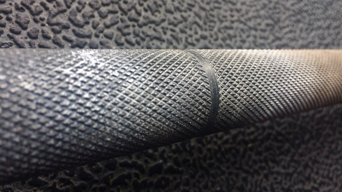 powerlifting knurl marks and black zinc finish