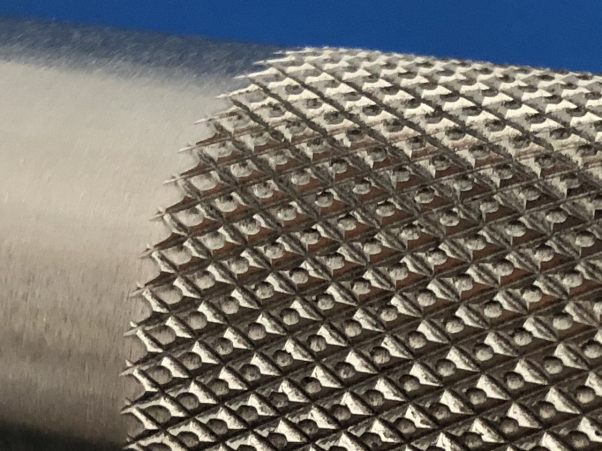 The 3 Types of Barbell Knurling and What It Means for Your Grip