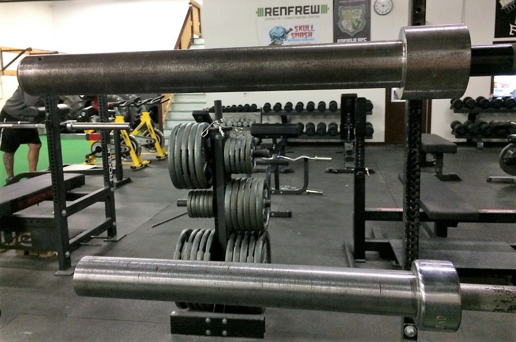 Size comparison of Texas Squat Bar vs a regular sized bar