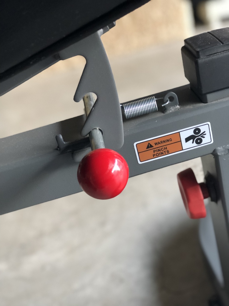 XMark seat adjustment for adjustable utility bench